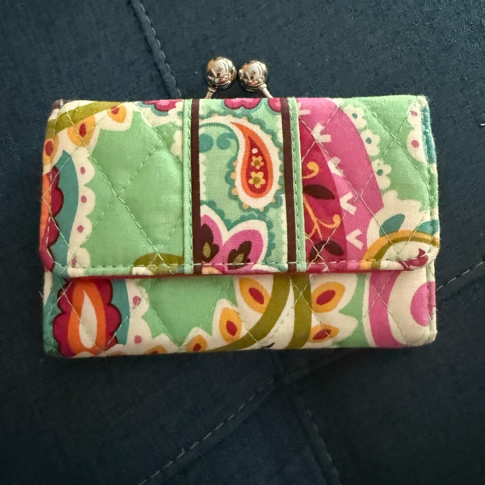 EUC Vera Bradley Tutti Fruitti Kiss Lock Wallet